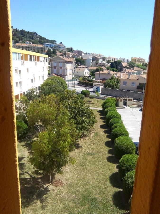 Appartement en duplex au 3ième étage sans ascenseur Hyères Exterior foto